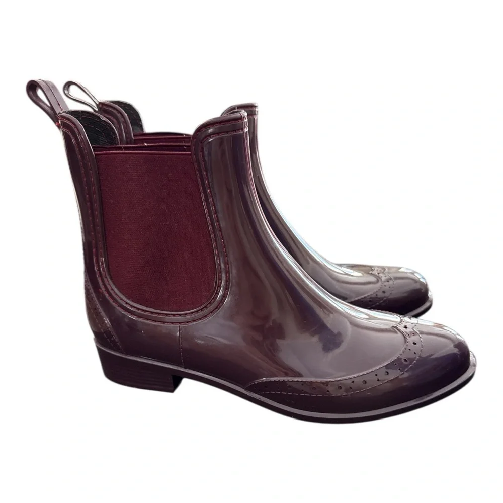 Banana Republic Burgundy Glossy Chelsea Rain Boots 7M Preppy Chic Minimalist
